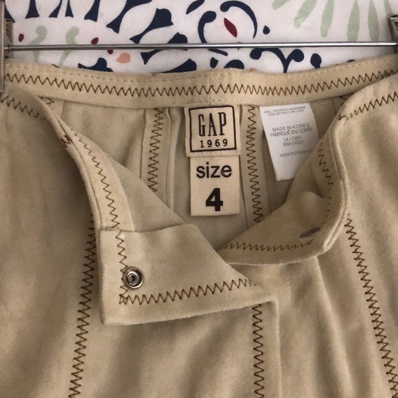 GAP Swede button skirt - Picture 2 of 6